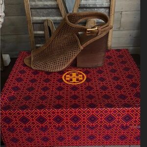 Tory Burch Jesse Boot size 9 EUC